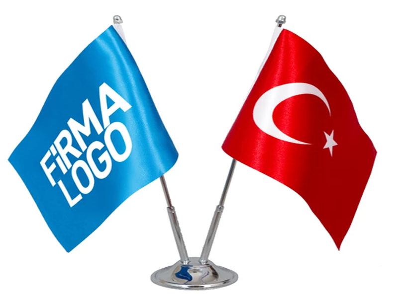 firma logolu masa bayragi