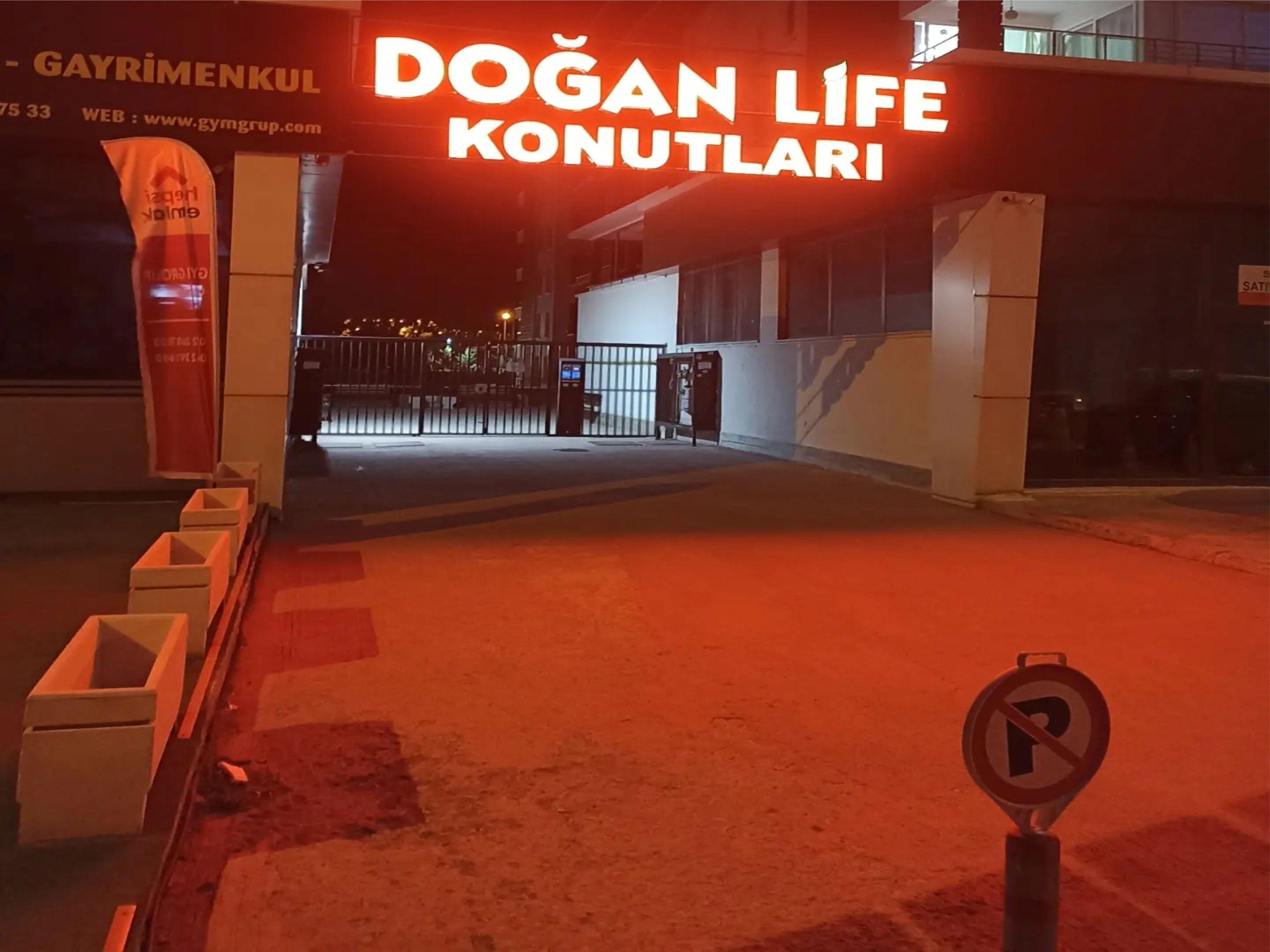 sari fileli isikli kutu harf tabela